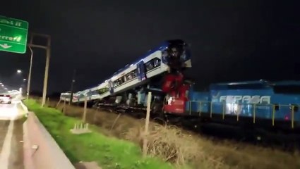 Video: Cámara de seguridad captó el violento choque frontal de trenes en Chile