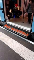 accessible à droite.... inaccessible à gauche....