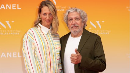 GALA VIDEO - Alain Chabat et sa compagne Tiara Comte : ils affichent leur belle complicité sur le tapis rouge