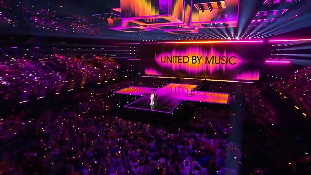 Petra Mede & Malin Åkerman fortæller: Og vi bringer godt nyt Et års venten er forbi | Trofæ i glasskulptur & Gilmore Girls | Eurovision Song Contest 2024 | DRTV