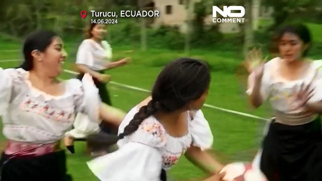 تصاویر فوتبال زنان روستایی اکوادوری؛ ابداع سبکی نو در ورزش