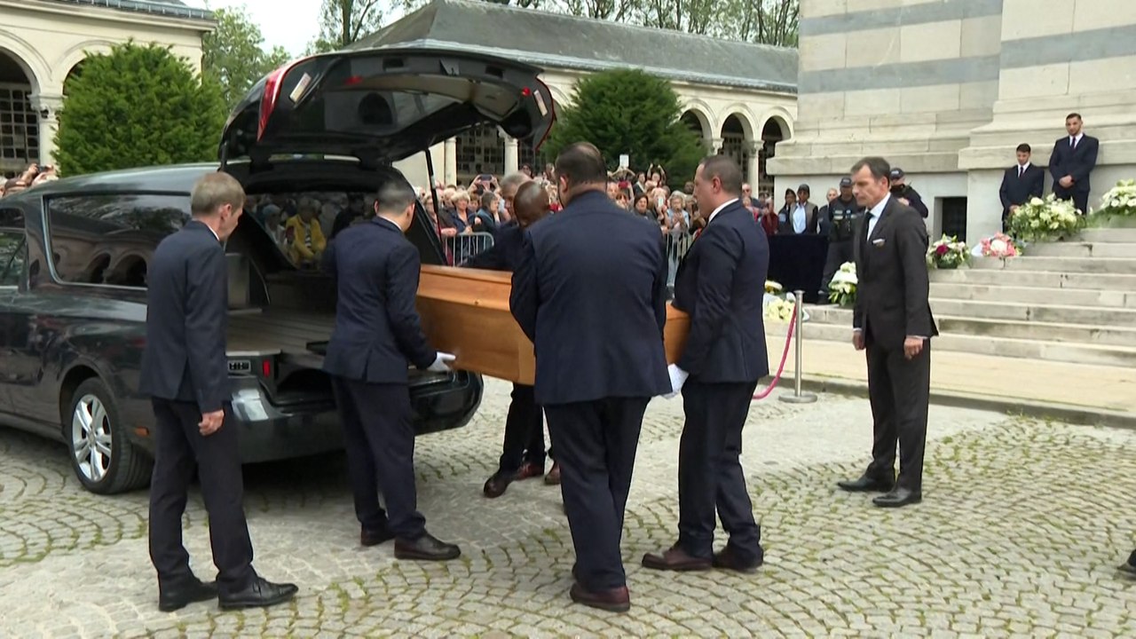 Le temps des adieux à Françoise Hardy au cimetière du Père-Lachaise