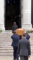 Obsèques de Françoise Hardy : l'entrée du cercueil pour un dernier adieu