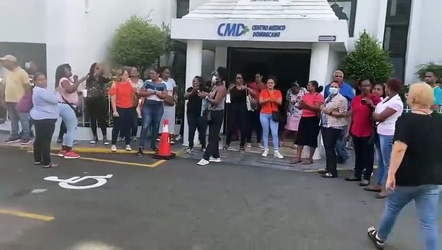 Exempleados del Centro Médico Dominicano exigen pago de prestaciones laborales