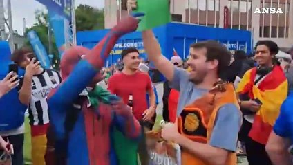 Euro 2024, l'entusiasmo dei tifosi azzurri a Gelsenkirchen