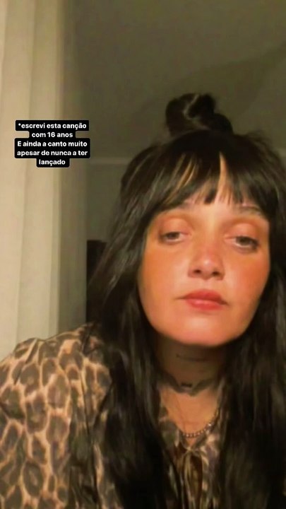 Carolina Deslandes canção que escreveu com 16 anos