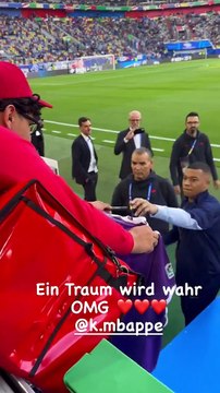 Le tiran una camiseta del Madrid a Mbappé y lo que antes era tabú ahora es 100% amor