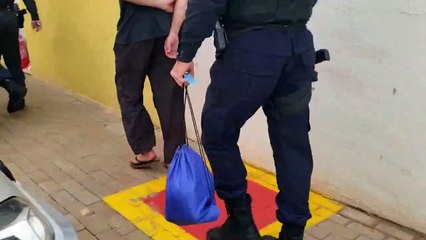 Acompanhado de crianças e com a Tramontina na mão, homem furta chocolates e Red Bull no Floresta