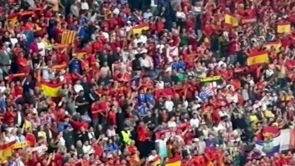 Así vibró la afición española con el himno de España en el Arena AufSchalke de Gelsenkirchen