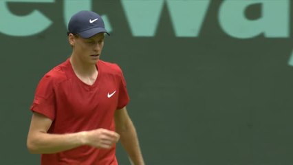 Halle - Bousculé par Marozsan, Sinner s'en sort en trois manches