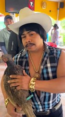 Si corre o vuela va pa la cazuela.