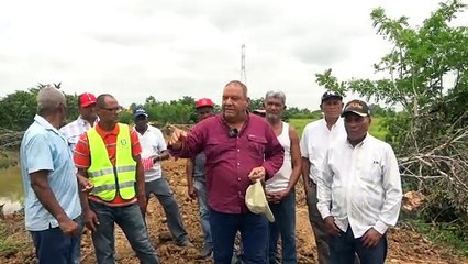 INDRHI interviene canales y drenajes del sistema de riego Yabacao, en Bayaguana