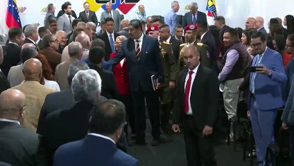 Maduro promete respetar resultado electoral en Venezuela mientras aumentan arrestos