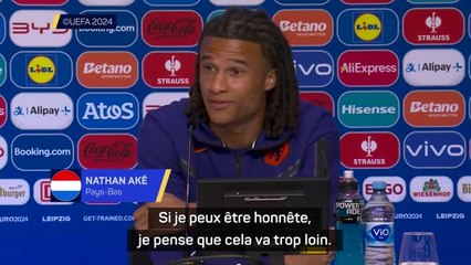 Pays-Bas - Aké répond à la polémique sur les fans imitant Gullit