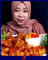 Makan Bakso Urat Mercon Pakai Lalapan Pete