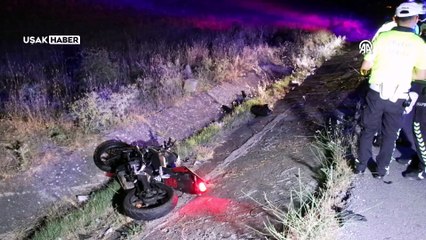 Uşak'ta tırın dorsesine çarpan motosikletin sürücüsü hayatını kaybetti