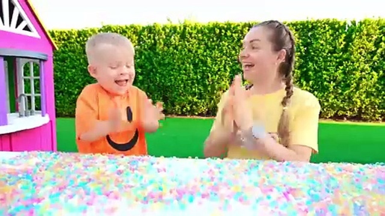 Oliver's Flying Adventures and Other New Stories - Diana and Roma Kids Videos_2