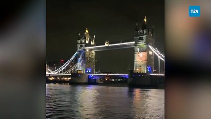 Londra’da dijital şov; Federer, Tower Bridge'de çocukluğuyla tenis oynadı