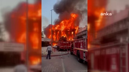 Sinop’ta 3 katlı tarihi ahşap ev yanarak kül oldu