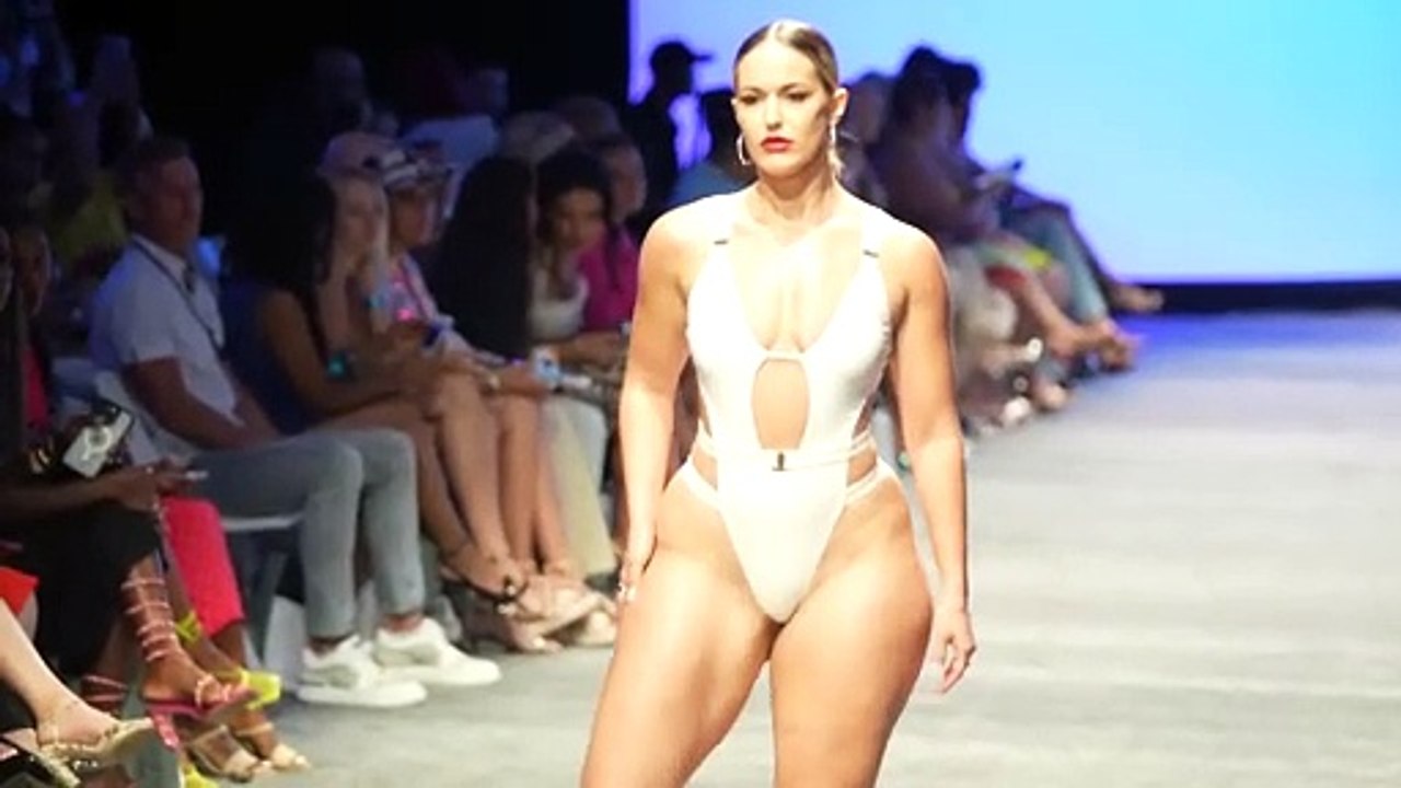 Marissa Dubois in SLOW MOTION 4K _ Art Hearts Fashion Miami 2023