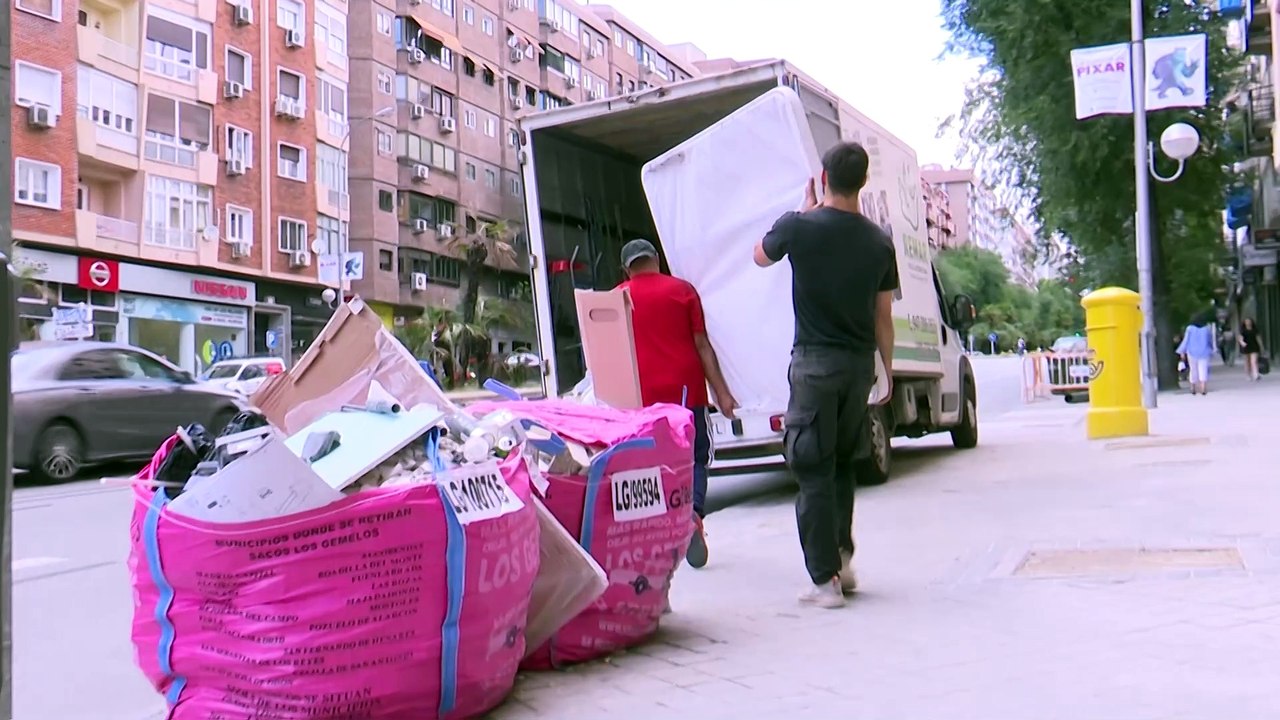 La compraventa de viviendas vuelve a tasas positivas tras dispararse un 24% en abril