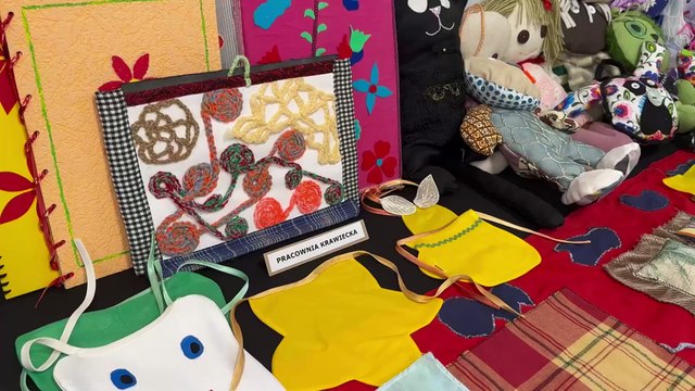 Gazeta Lubuska. Zielona Góra. Leczymy bawiąc... wernisaż Medyka w Centrum Warto Jest Pomagać.