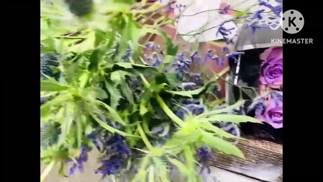 How to make a beautiful arrangement by adding filas with purple flowers