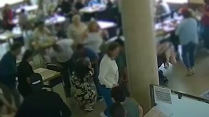 Un policía fuera de servicio salva la vida a una niña de 2 años que se había atragantado