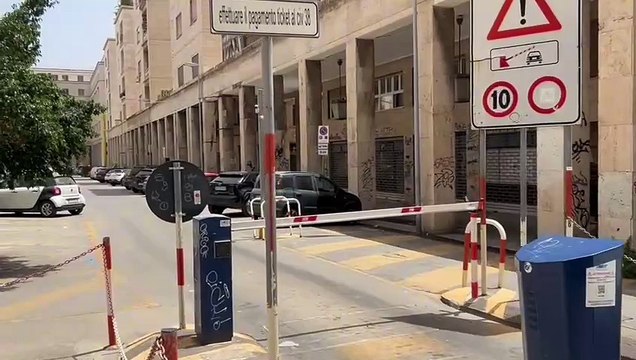 Palermo, in piazzale Ungheria mancano gli ausiliari del traffico e il parcheggio piomba nel caos