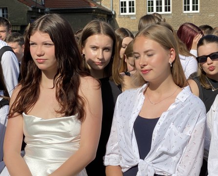 Koniec roku szkolnego w Lesznie. Przed uczniami i uczennicami dwa miesiące wakacji. Relacja z zakończenia roku szkolnego w „Ekonomiku”