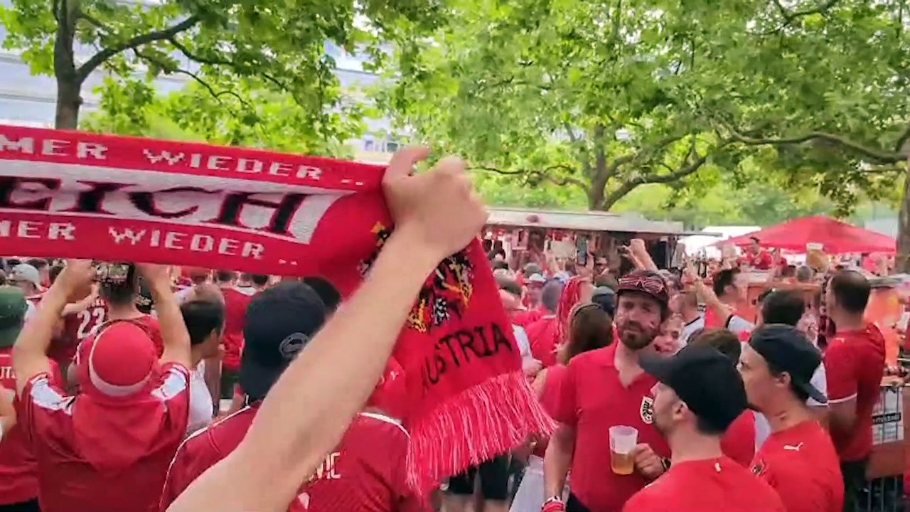 Gänsehaut-Moment in Berlin: Österreich-Fans stimmen sich auf Polen ein