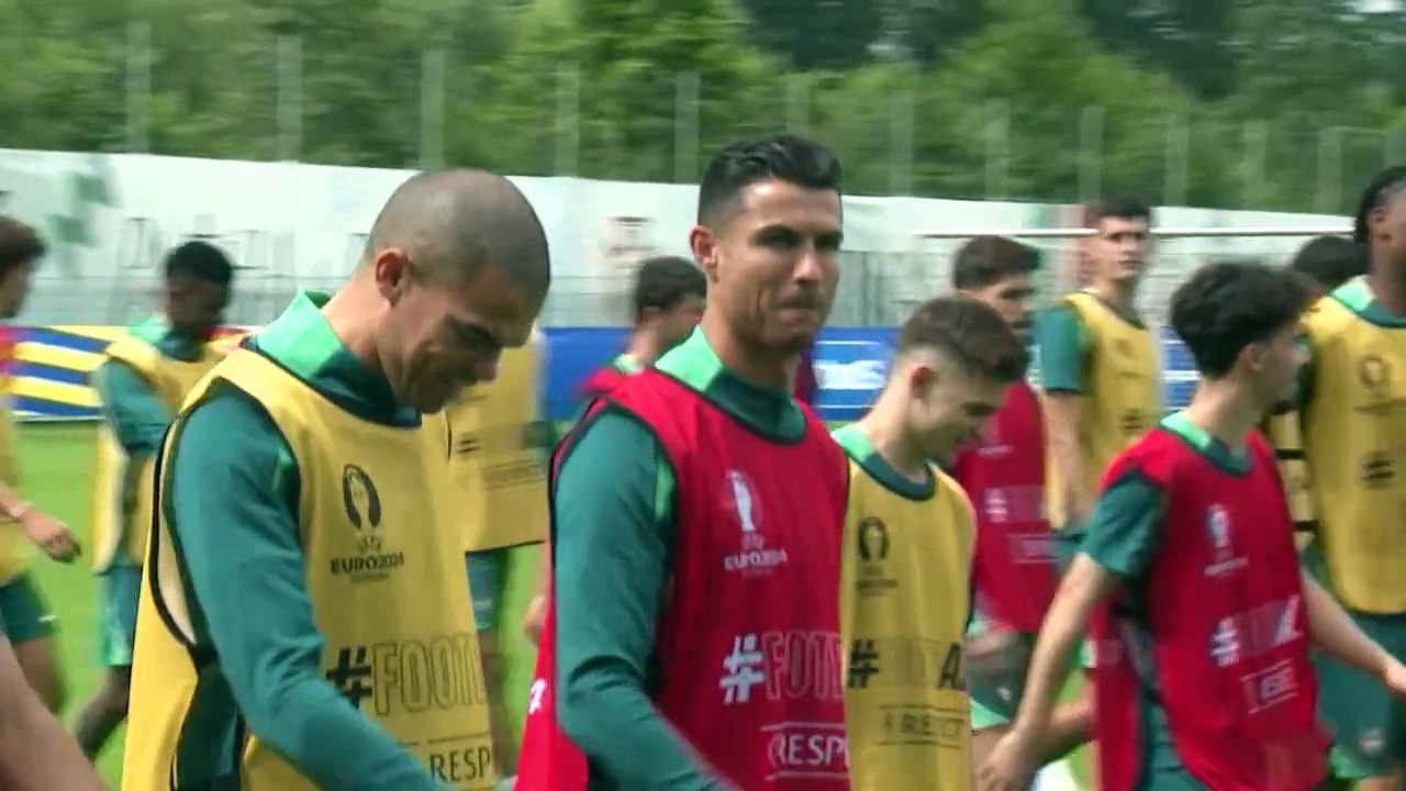 المنتخب البرتغالي يتمرن لمواجهة نظيره التركي في...