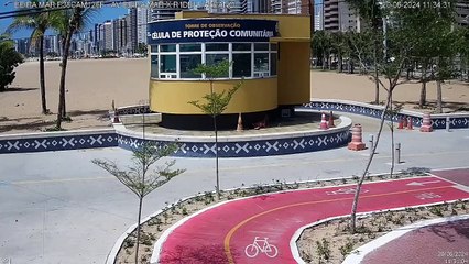 Paraquedista cai na Praia de Iracema, em Fortaleza