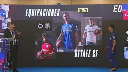 Las camisetas del Getafe, un homenaje al ascenso y a su estadio