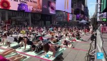 En un mundo tensionado por las guerras, miles buscan la paz mental y física a través del yoga