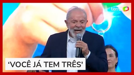 Lula diz a mãe de três filhos que ela deve parar de ter criança durante discurso