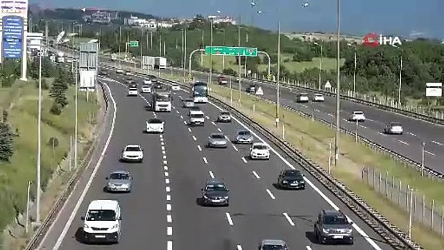 Dönüş yolculuğu başladı! TEM'in Bolu geçişinde akıcı yoğunluk