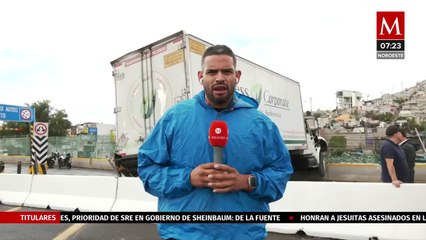 Camión pierde el control y choca con muro de contención en autopista Naucalpan-Ecatepec