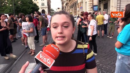 Studenti aggrediti a Roma, voci dei manifestanti al presidio: "Importante reagire a queste violenze"