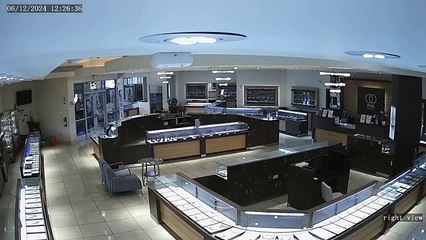 Grupo com mais de 20 ladrões esvaziou joalharia em 3 minutos