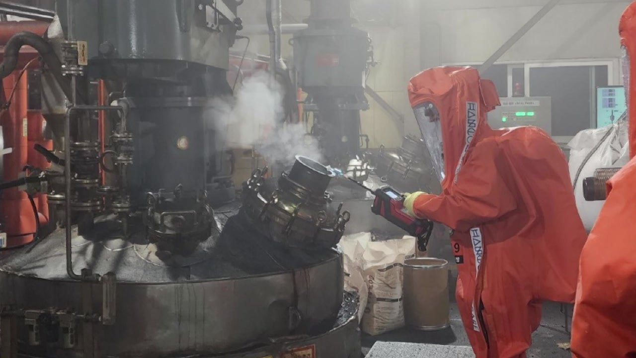 군산 화학약품 공장 폭발..."다친 사람 없어" / YTN