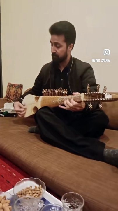 "Pakistani Man Plays 'Ghar Aya Mera Pardesi' on Rabab | Mesmerizing Performance"