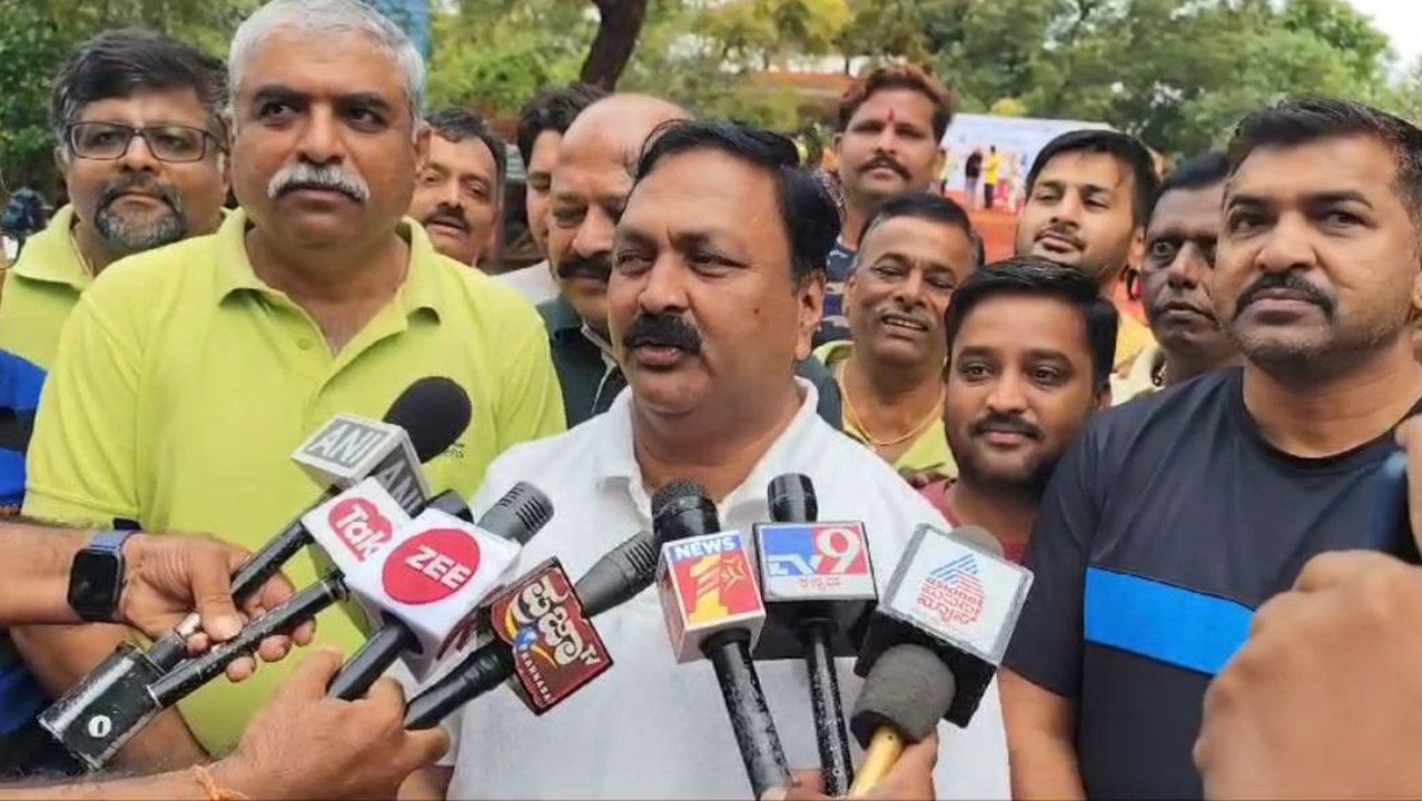 पूरी तरह से चरमराई आर्थिक व्यवस्था
