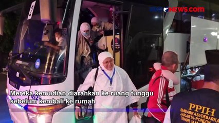 Sujud Syukur, 392 Jemaah Haji Kloter Pertama Asal Jakarta Tiba di Tanah Air