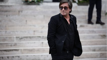 Voici - "J’ai hésité..." : Thomas Dutronc brise le silence au lendemain des obsèques de Françoise Hardy et prend une décision forte