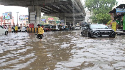 बदला मौसम , तेज बारिश से लुढ़का पारा