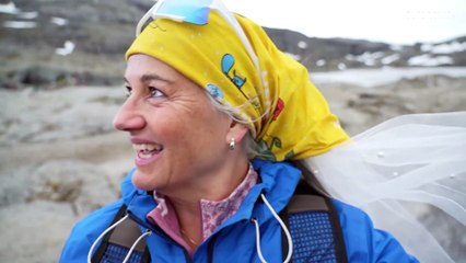 فيديو: في مشهد خلاب وحفل استثنائي.. 20 زفافا في يوم واحد على حافة ترولتونغا بالنرويج