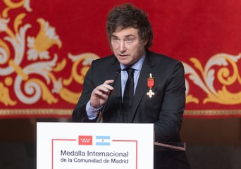 Milei cierra filas con Ayuso y carga contra las "porosas manos" del Gobierno de Sánchez