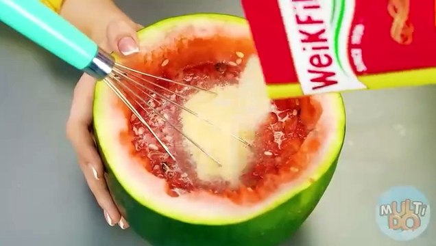 Me vs Grandma Cake Decorating Challenge - Fun Challenges | تحدي أنا ضد الجدة في تزيين الكيك - تحديات ممتعة