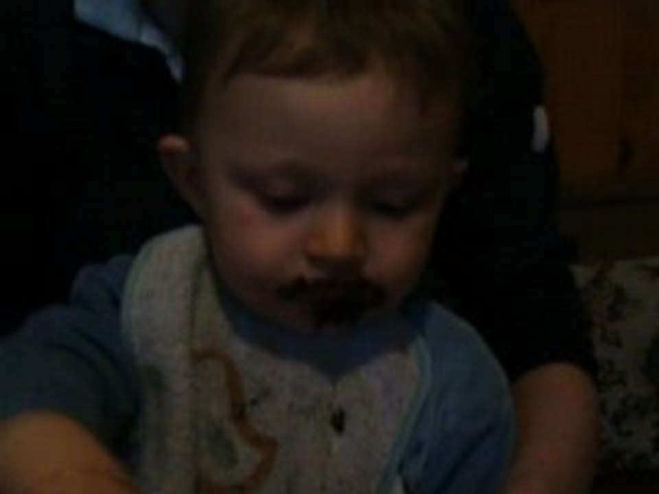 mon loulou k mange tous seul